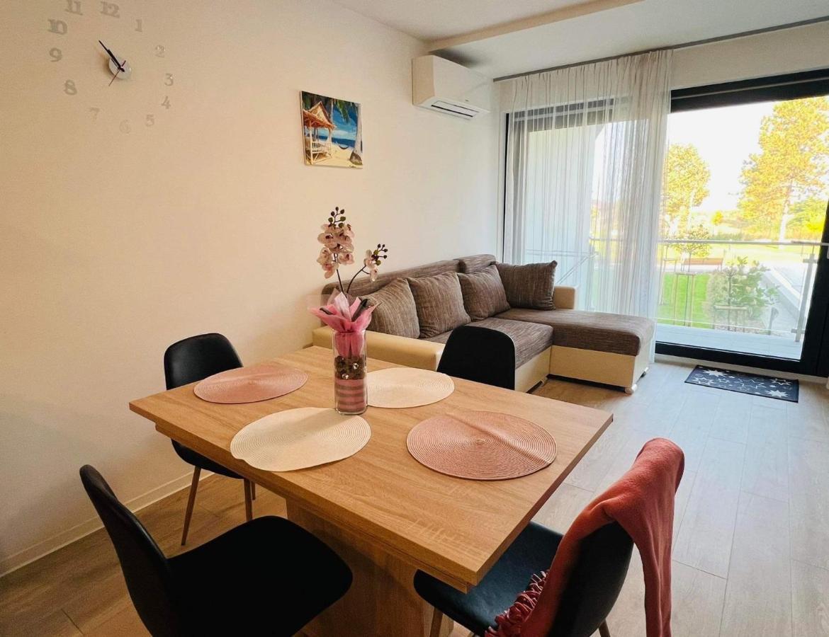 Medences Panoramas Balatom Apartman Siofok Exterior photo